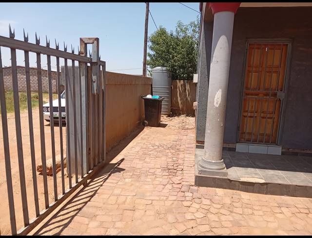 10 BEDROOM FREEHOLD FOR SALE IN TSAKANE